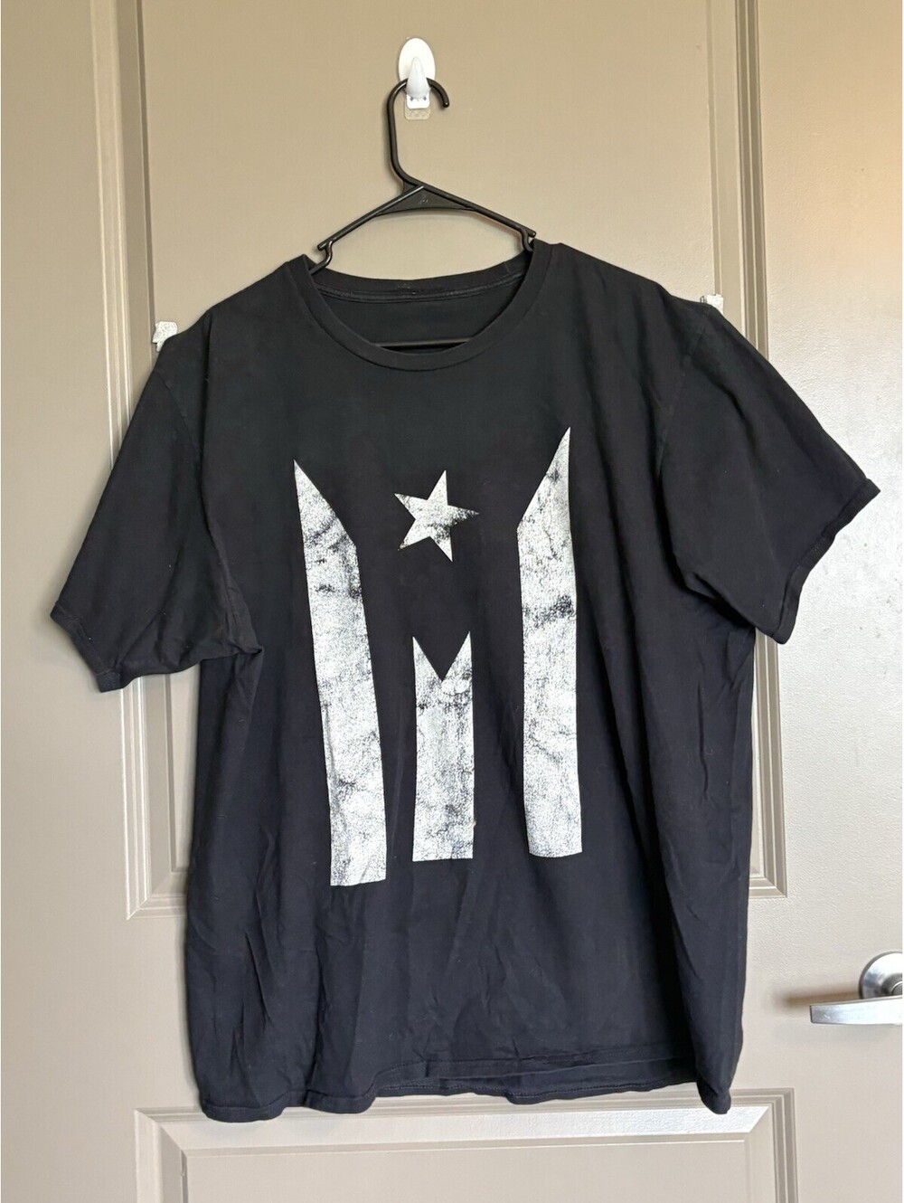 Men’s XL Black & White Distressed/Resistance Puerto Rico Flag T-Shirt